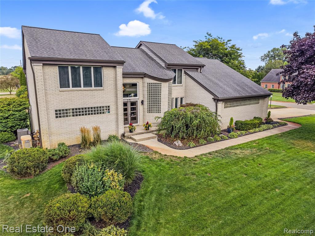 10137 Devonshire Drive — photo