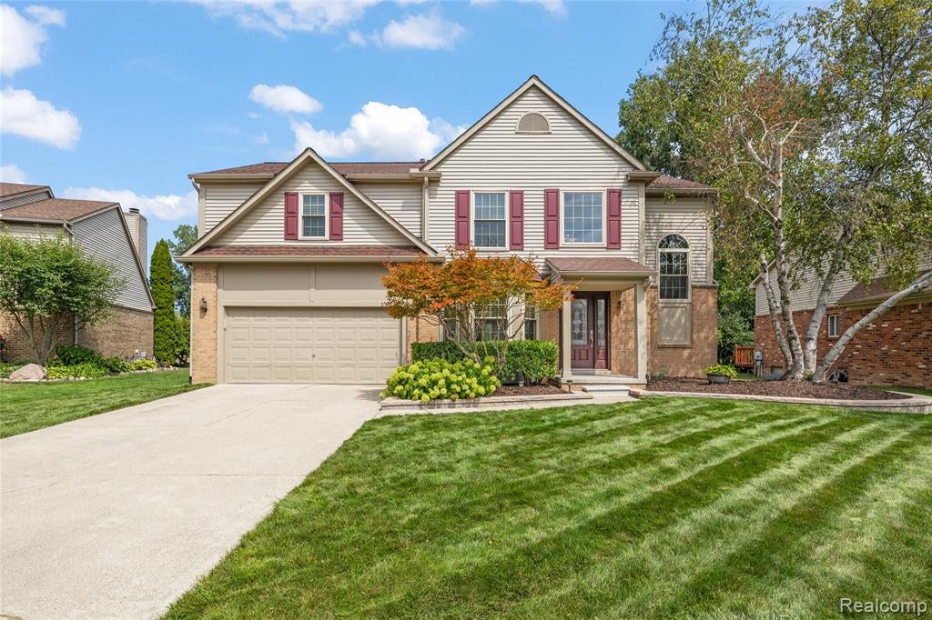 384 Stonehenge Drive — photo