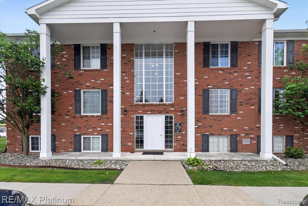 407 W Highland Road 3 — photo