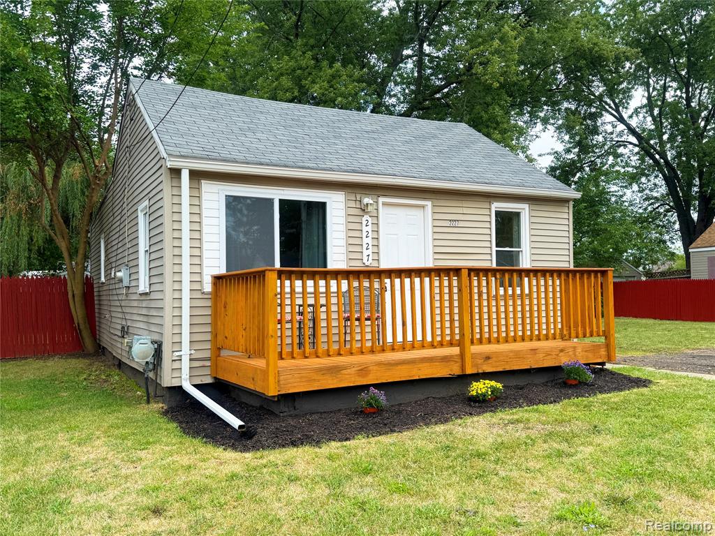 2227 E Boatfield Avenue — photo