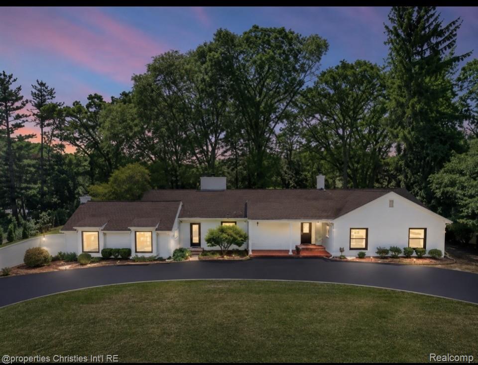 1257 Charrington Road — photo