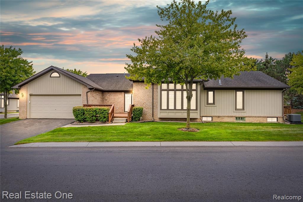 33925 Oakwood Drive — photo
