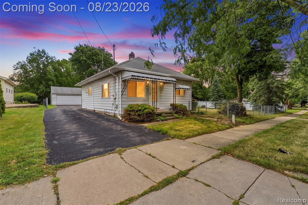 2083 Dutcher Street — photo