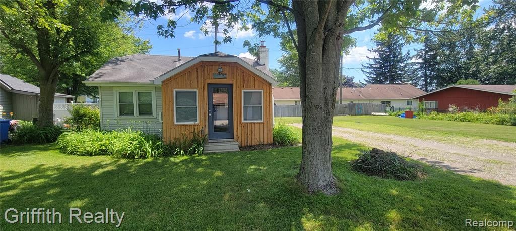 1382 Elmhurst Drive — photo