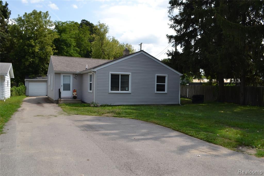 4265 Van Slyke Road — photo