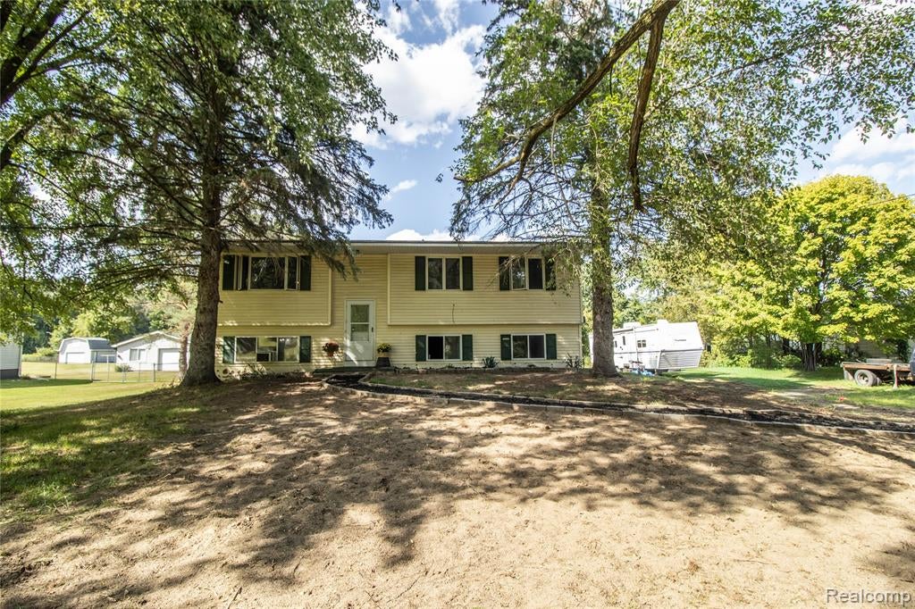 10340 Farrand Road — photo