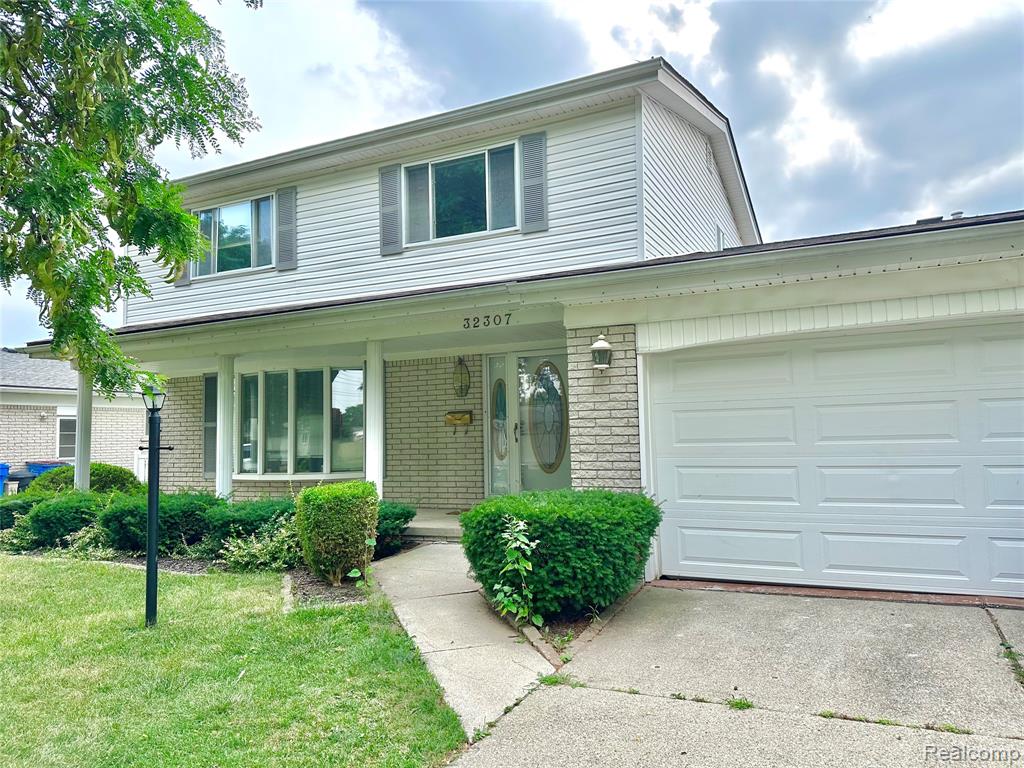 32307 Cambridge Drive — photo