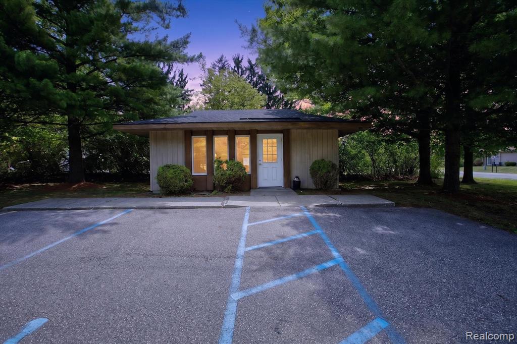1011 S Graham Road — photo