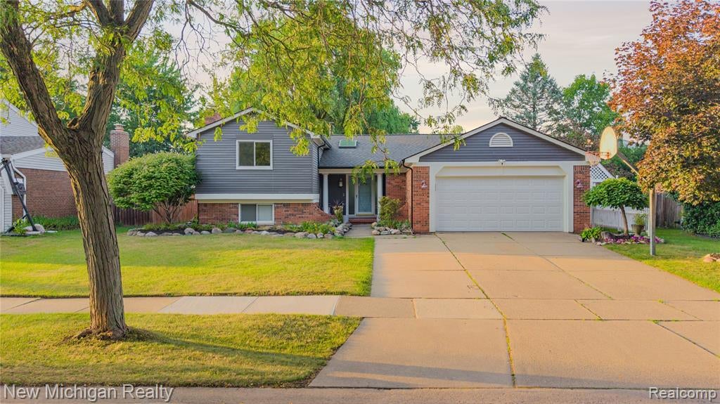 1653 Oakcrest Drive — photo