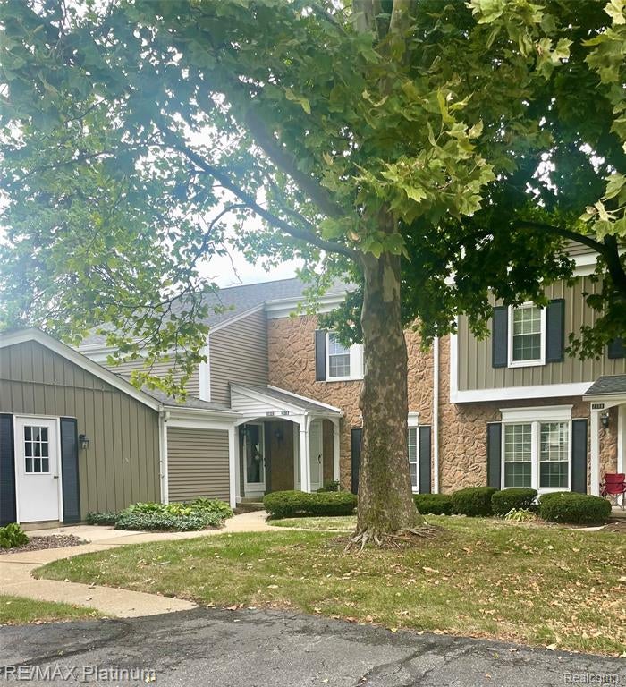 2612 E Williamsburg Circle — photo