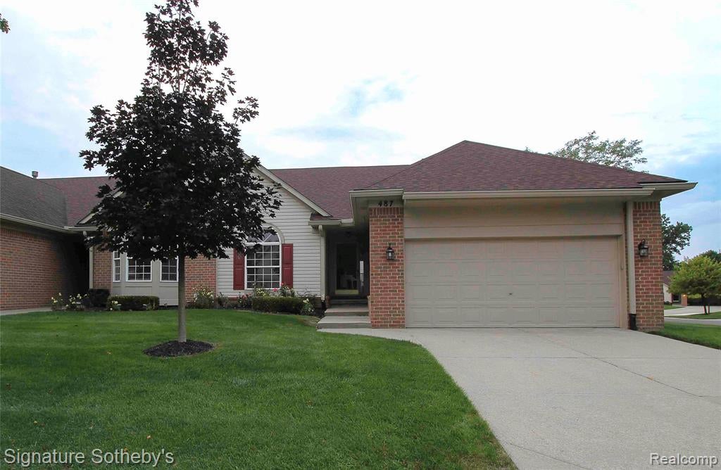 487 Woodvale Drive — photo