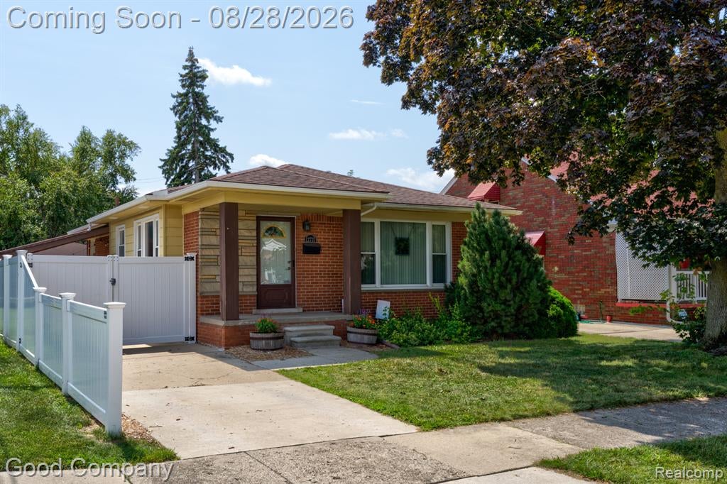 12737 Commonwealth Street — photo