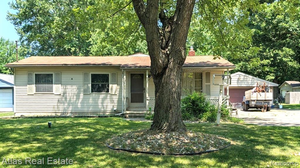 5449 Woodlawn Drive — photo