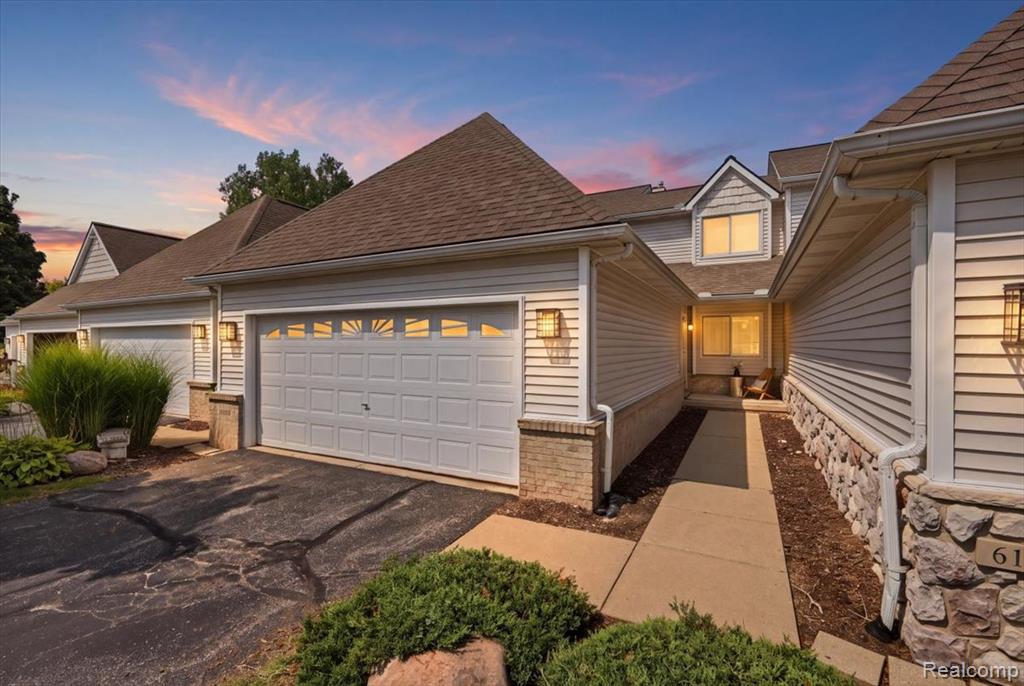 61016 Evergreen Court — photo