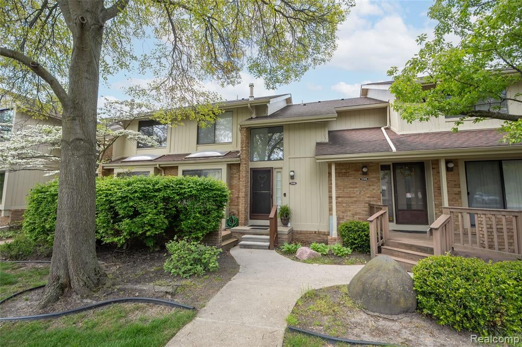5590 Hillcrest Circle — photo