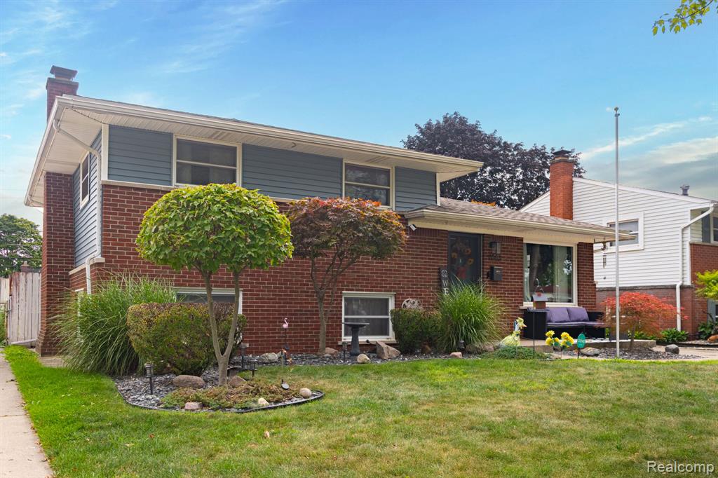 9663 Blaty Street — photo
