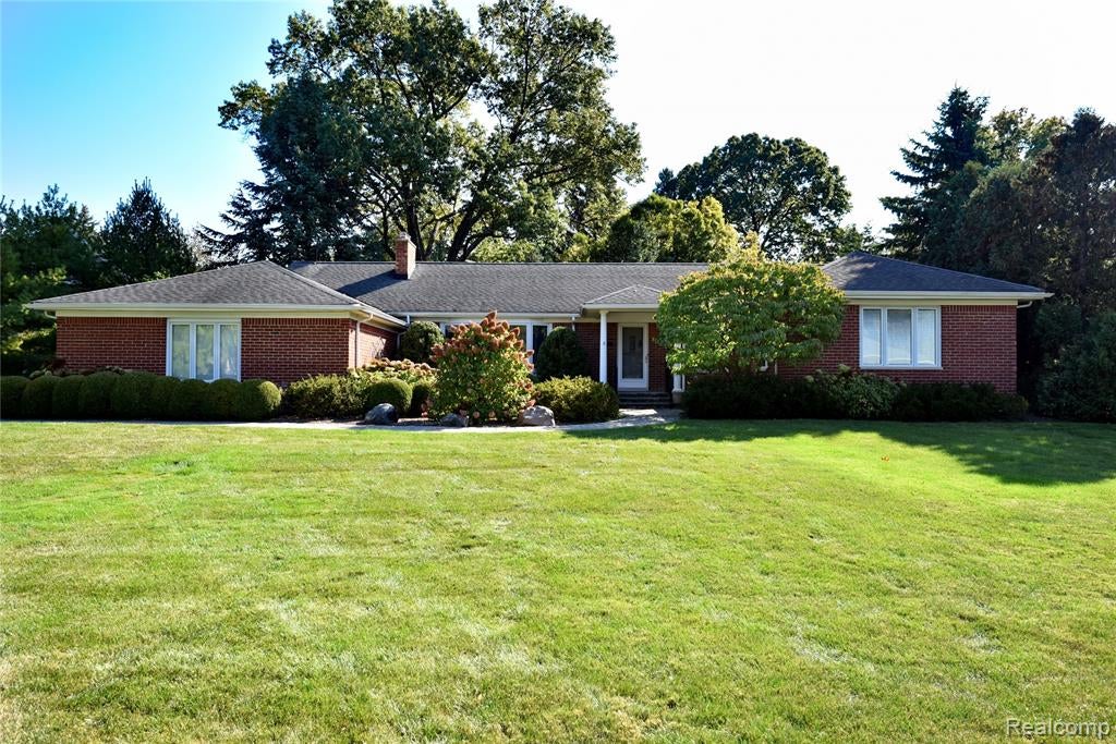 3851 Carriage Road — photo