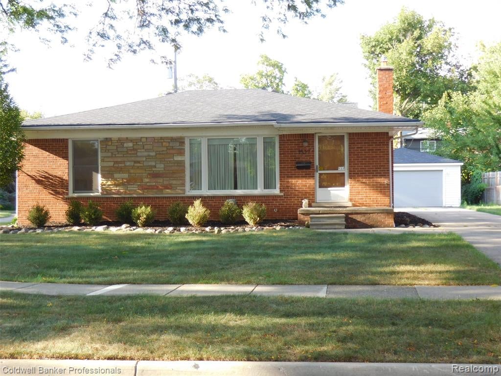 1527 Hazel — photo