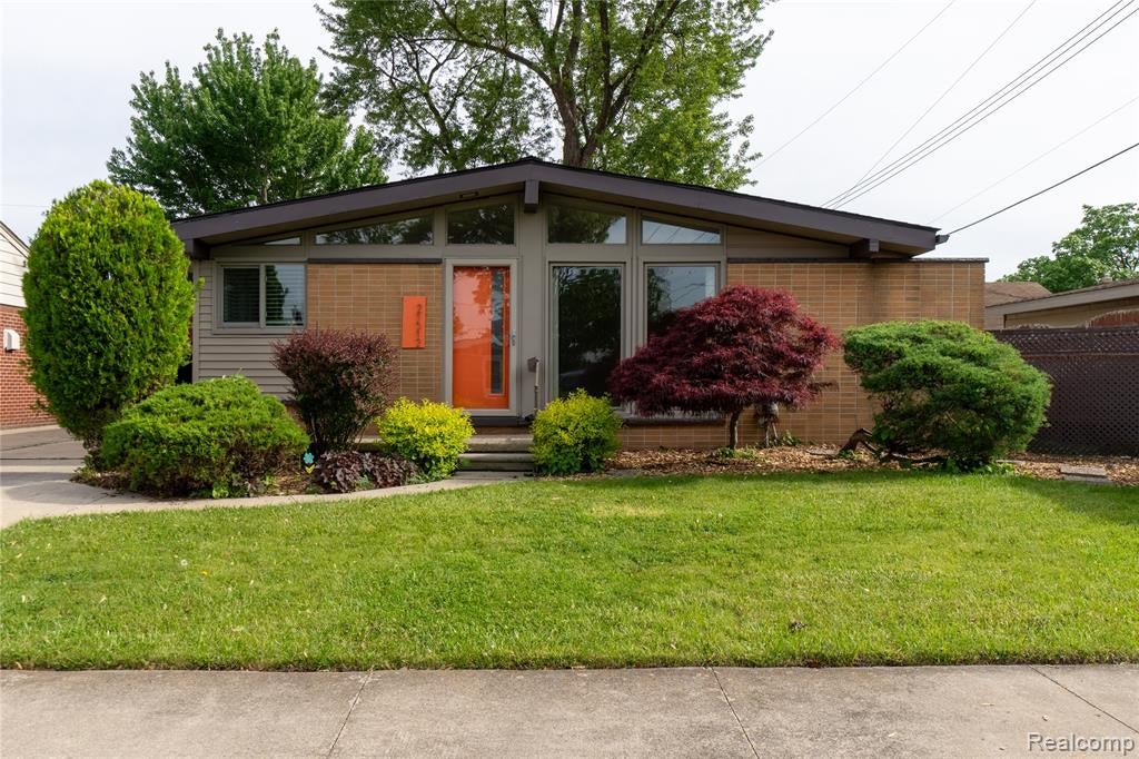 21512 Briarcliff Street — photo