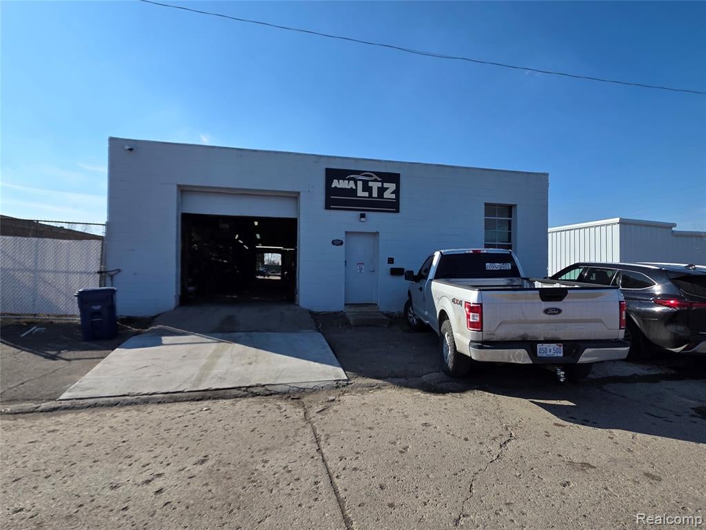 12317 Woodbine Street — photo