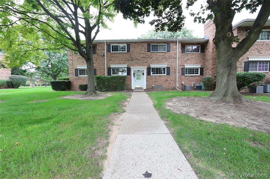683 E Fox Hills Drive — photo