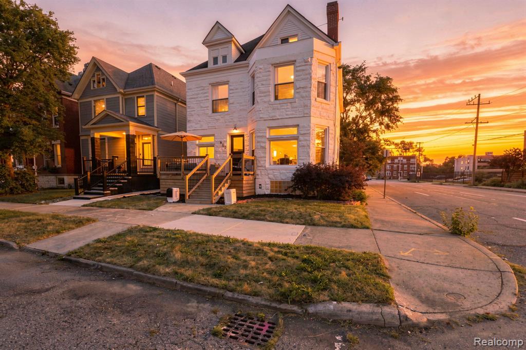 402 Horton Street — photo