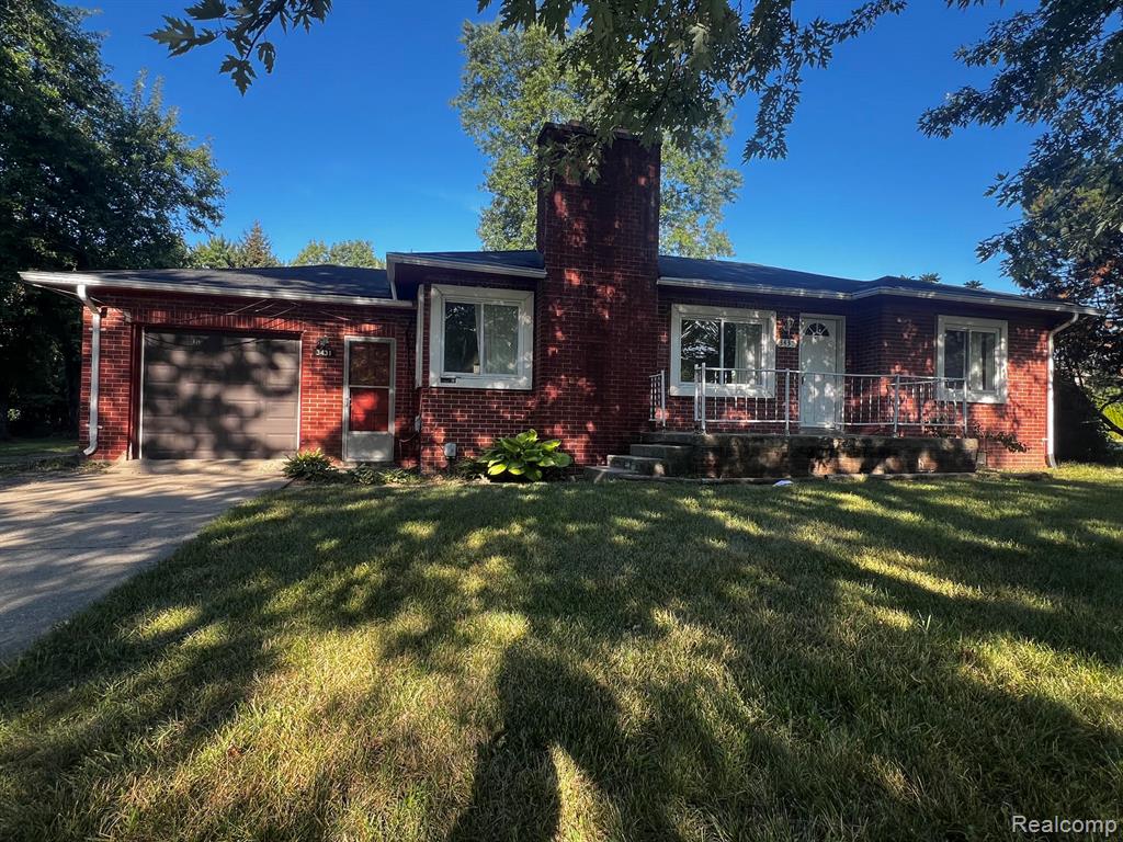 3431 Crooks Road — photo
