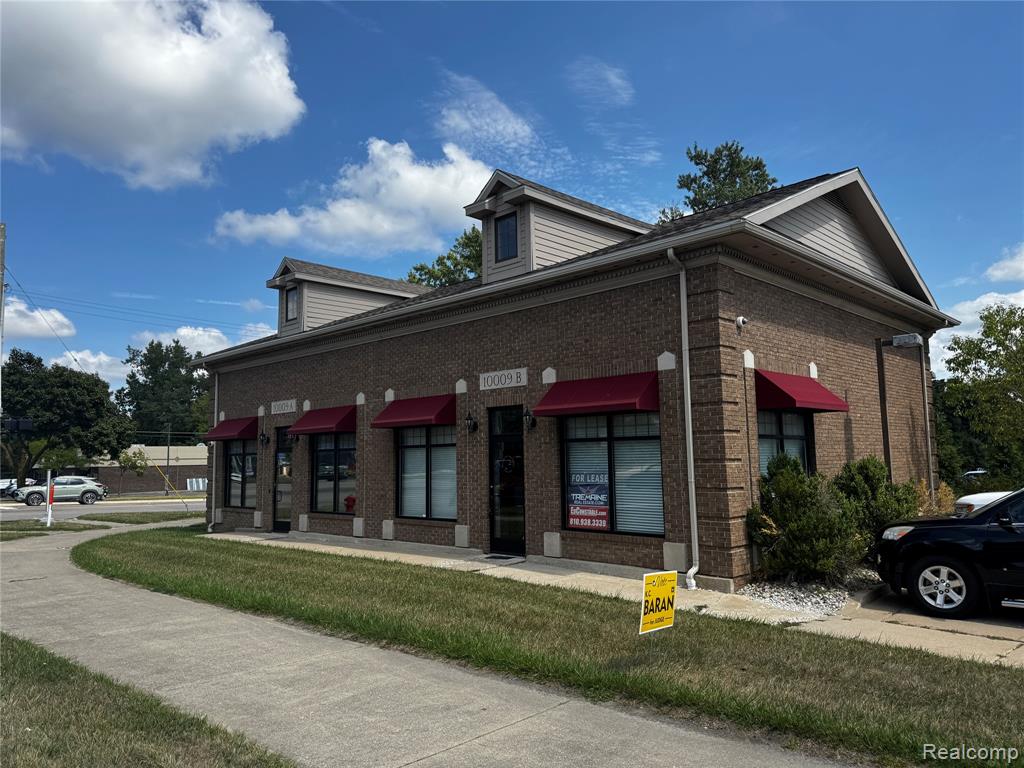 10009 S Saginaw Street — photo