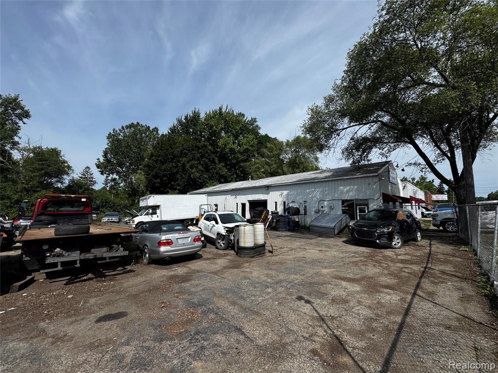 7017 N Dort Highway — photo