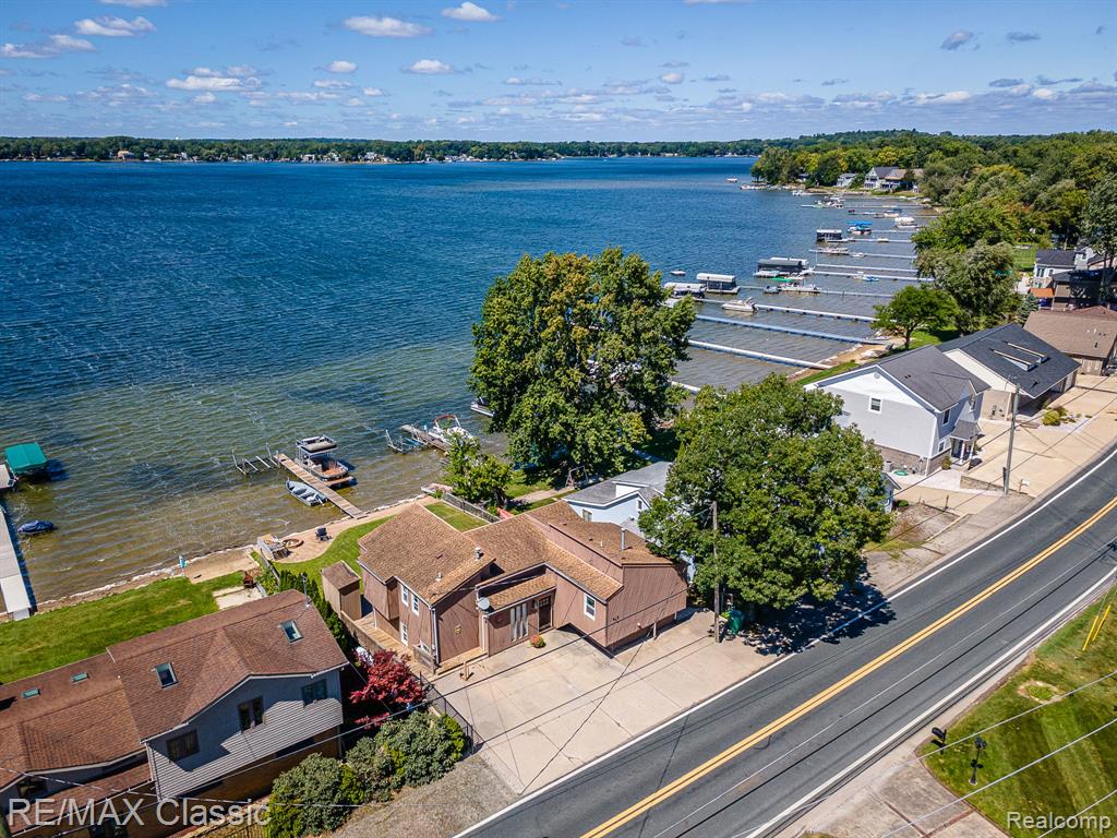 425 E Shore Drive — photo