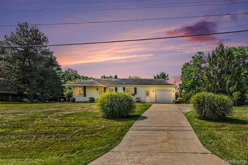 7595 Ledgewood Drive — photo