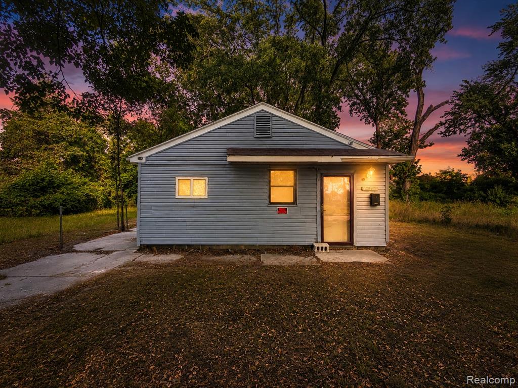 15344 Blackstone Street — photo