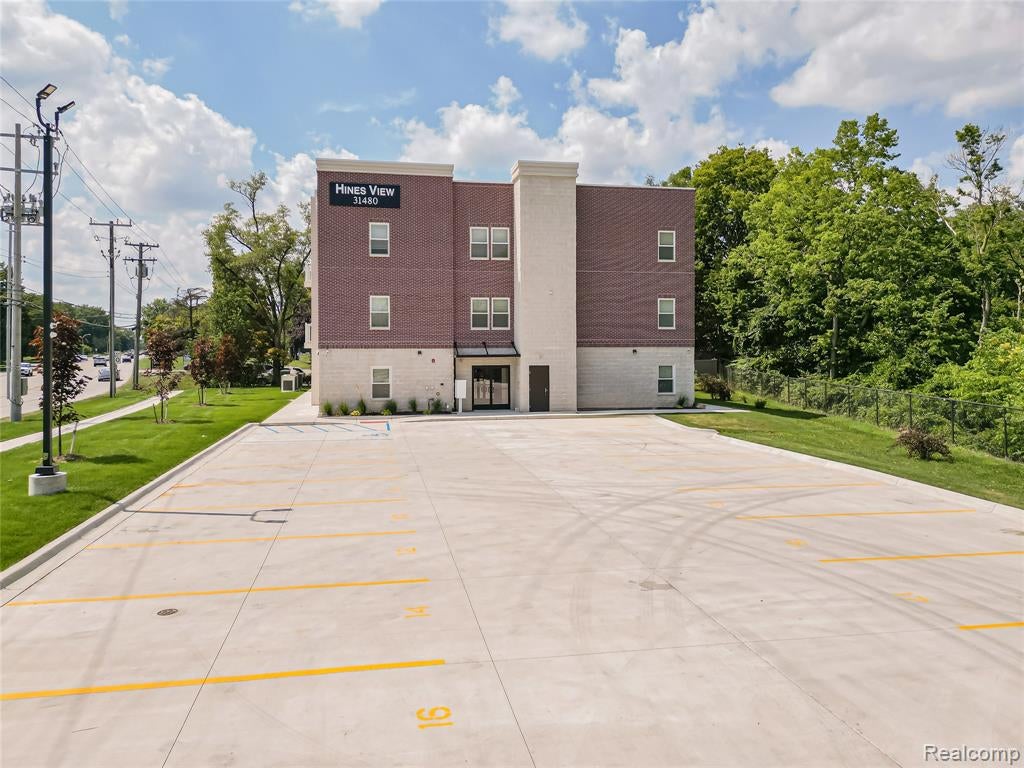 31480 Warren Road 303 — photo