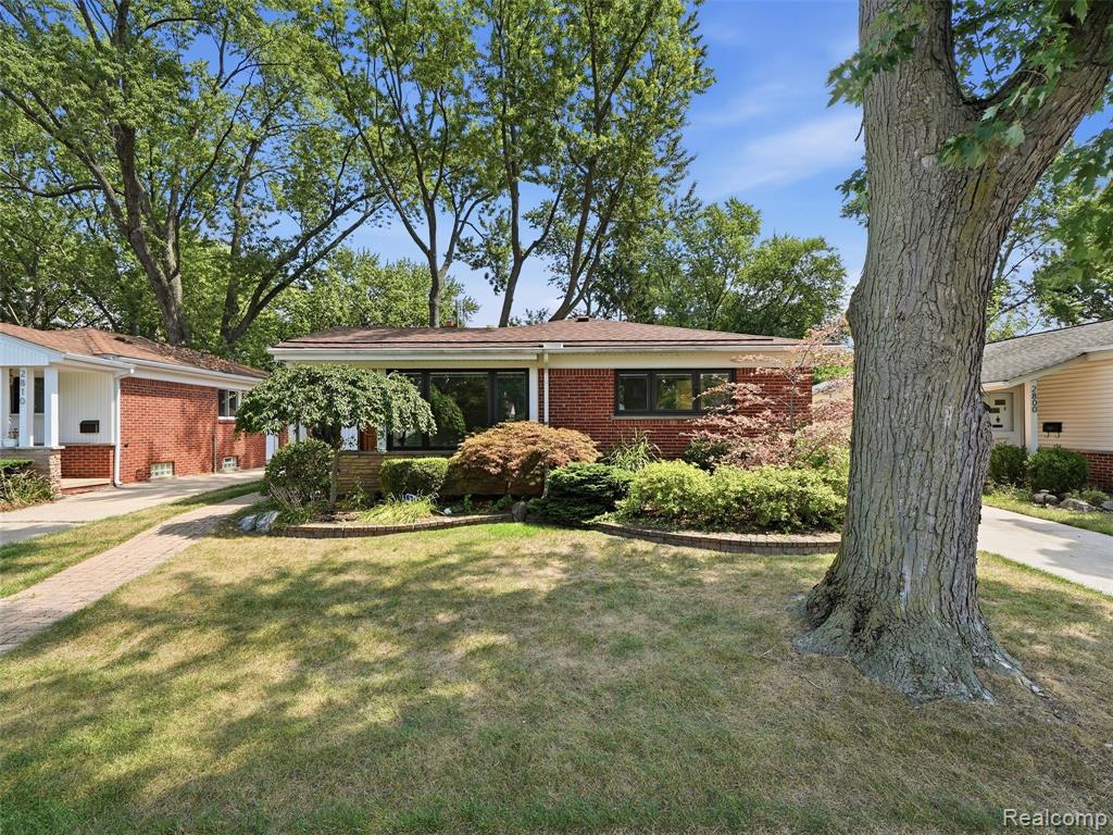 2806 Oliver Road — photo