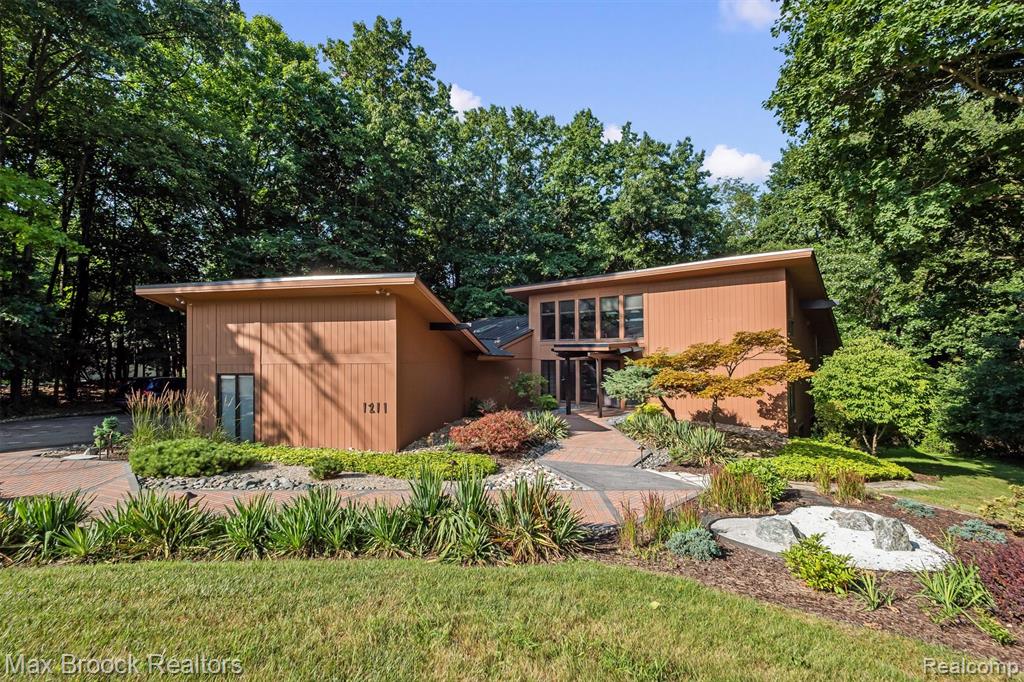 1211 Kensington Road — photo