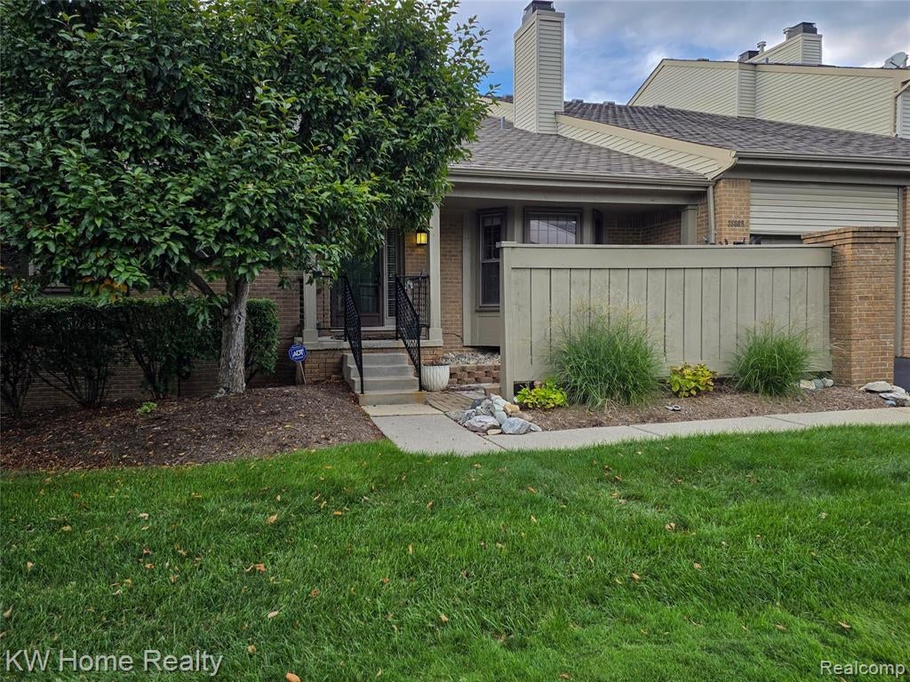 38608 Chessington — photo