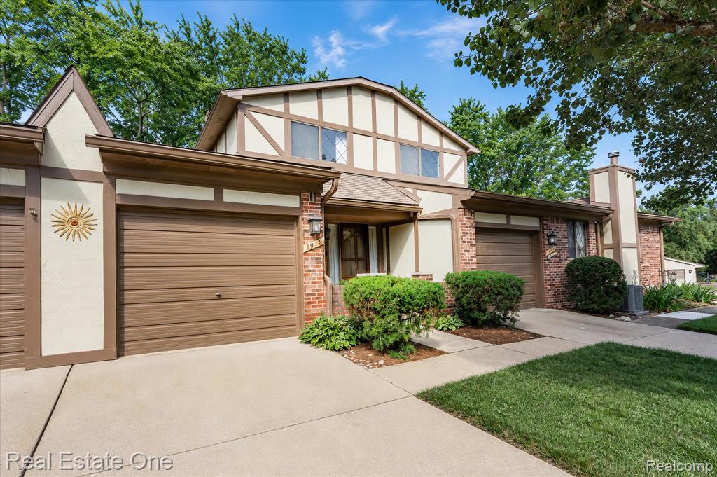 1918 Allenway Court 110 — photo