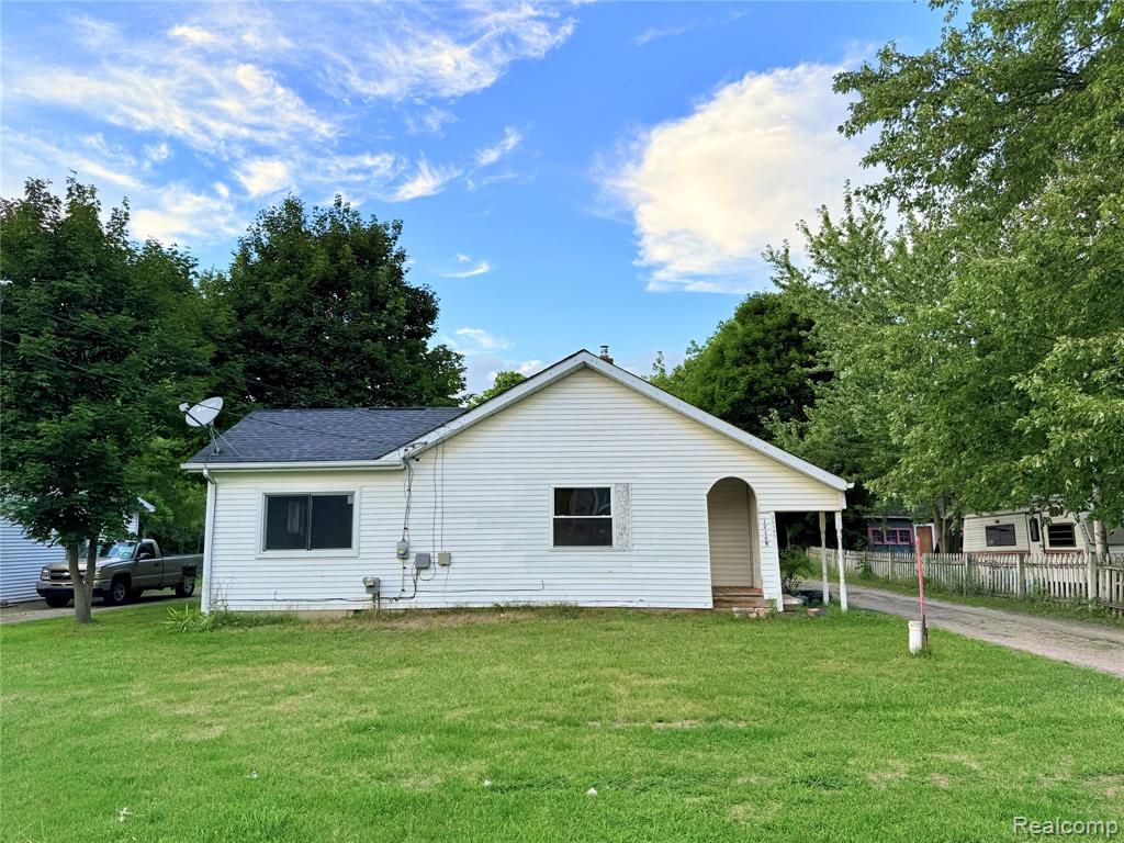 12189 Davison Road — photo