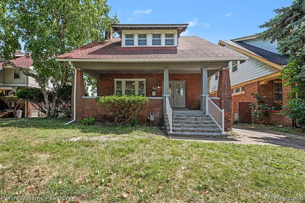 111 Moss Street — photo