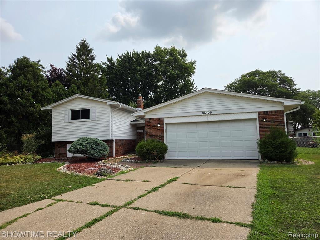 35706 Duke Drive — photo