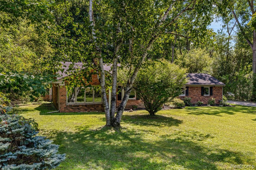 4915 Walnut Lake Road — photo