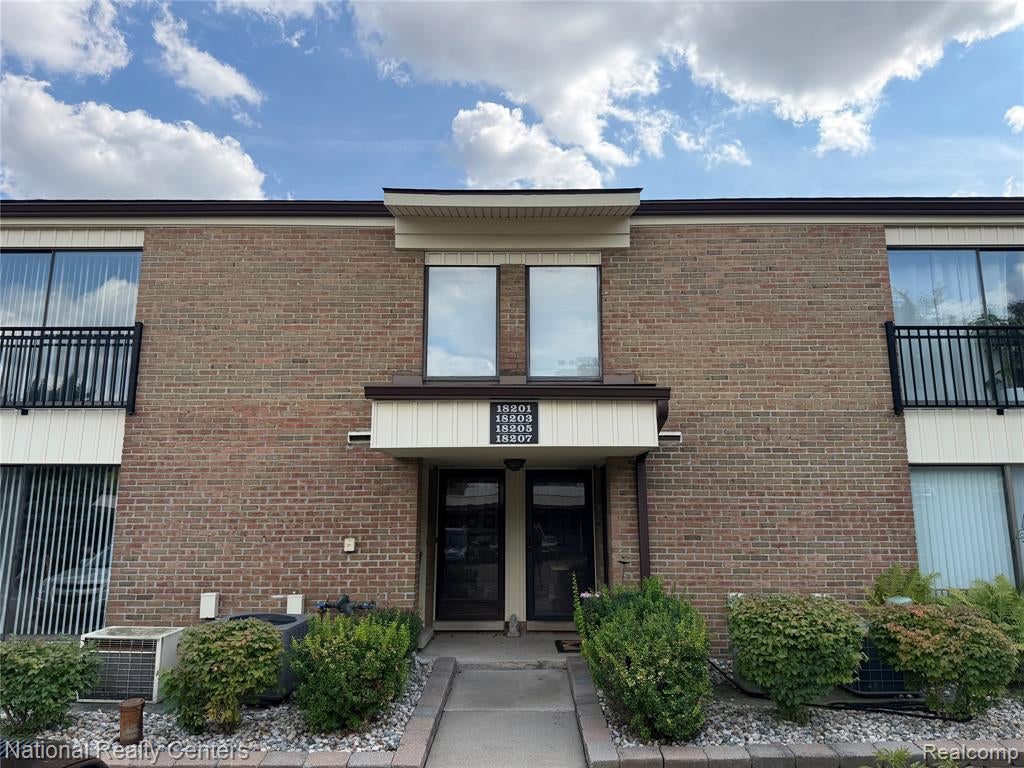 18207 University Park Drive — photo