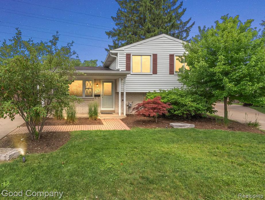 3026 Linwood Court — photo