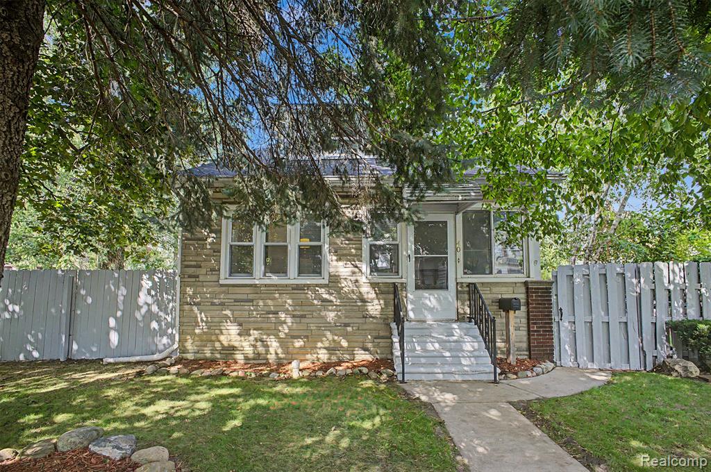 40 W Benson Street — photo
