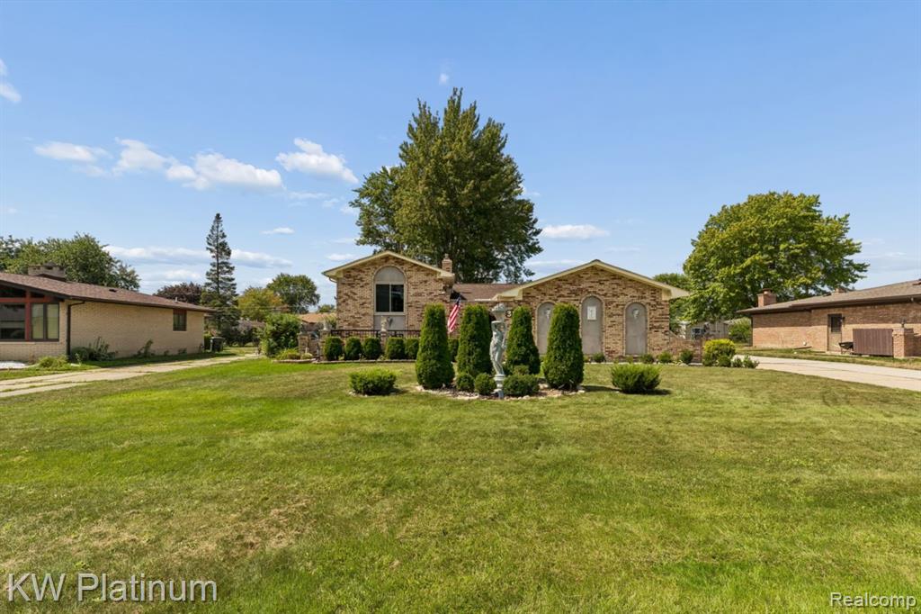 37233 Almont Drive — photo