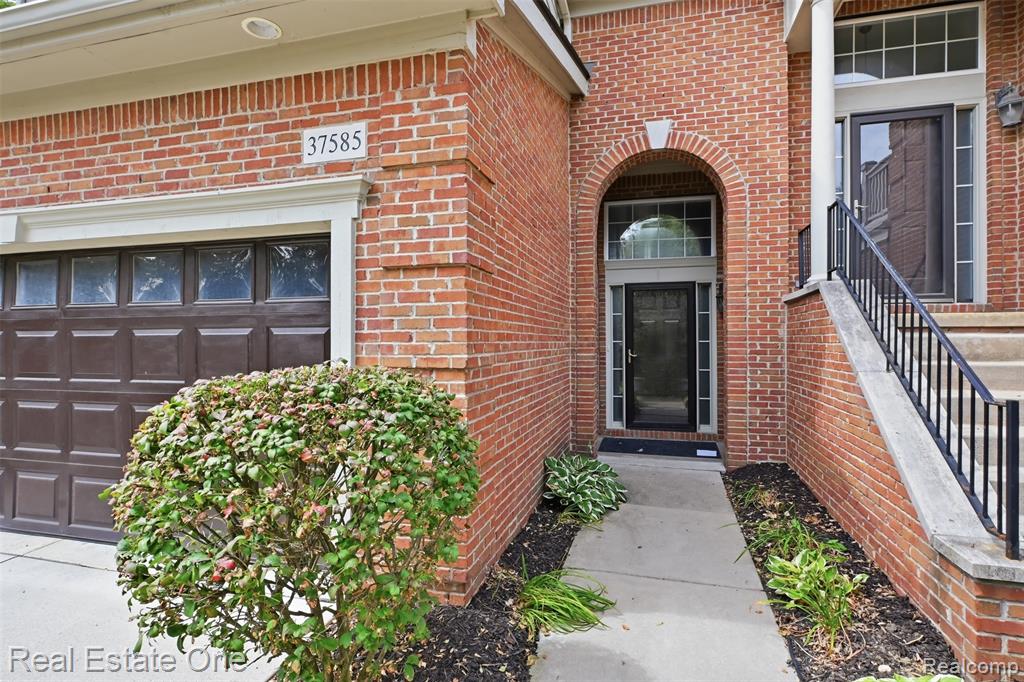 37585 Newburg Park Circle 16 — photo