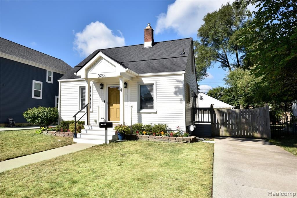 3753 Cummings Avenue — photo