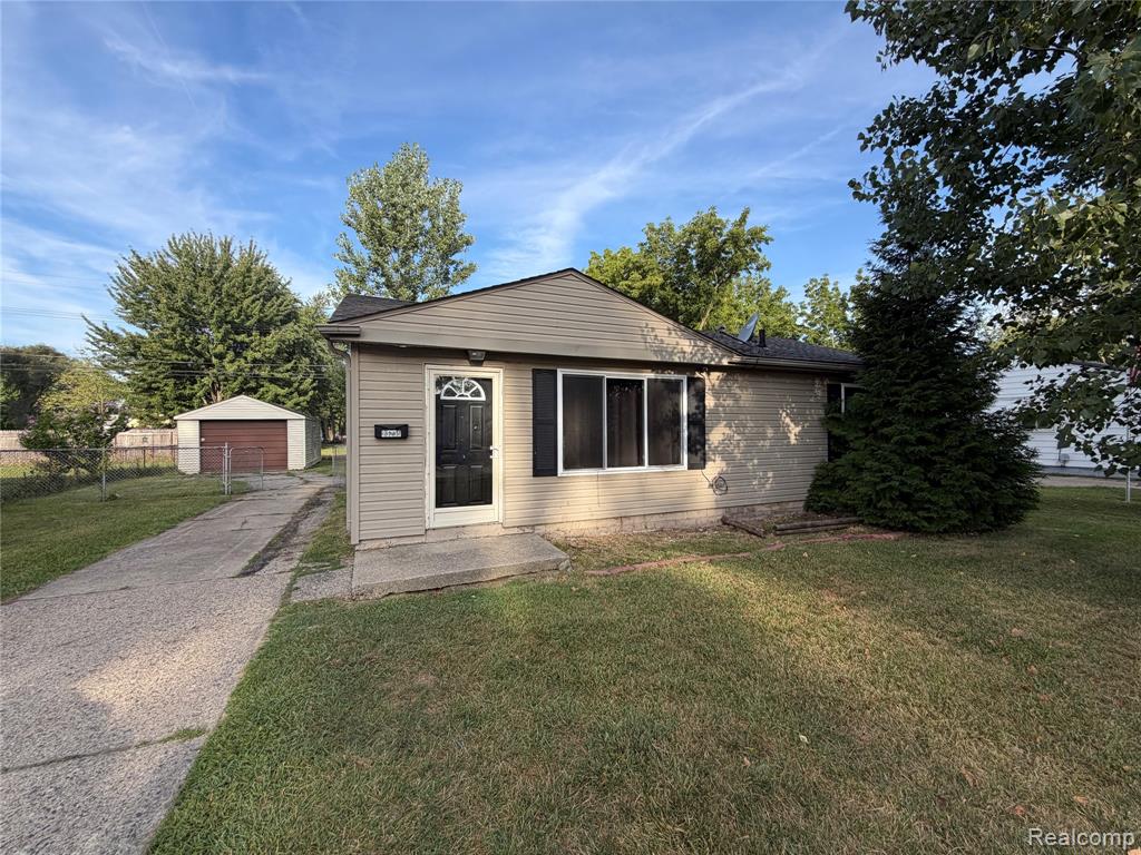 23235 Grabar Square — photo