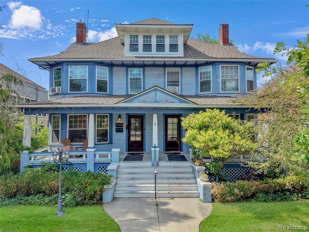 1027 Lakepointe Street — photo