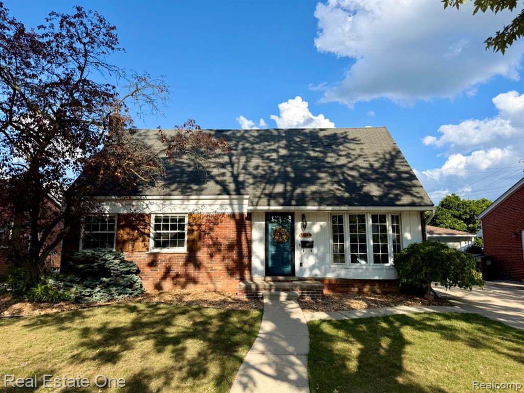 16343 Drake Street — photo